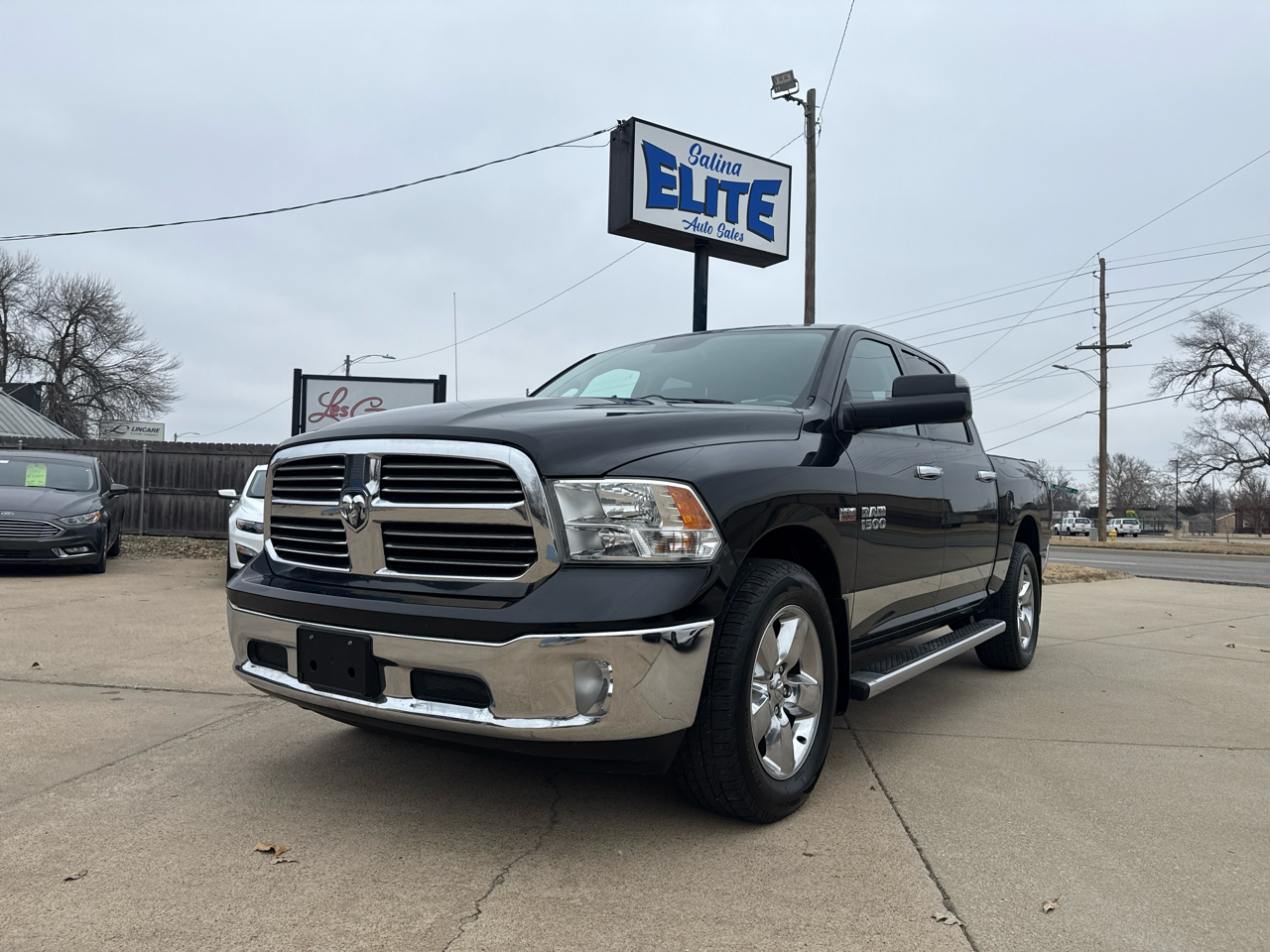 2015 RAM 1500 SLT Crew Cab SWB 4WD