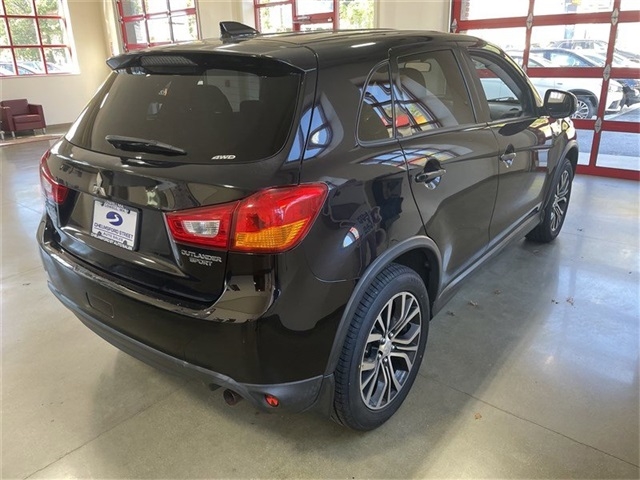Mitsubishi Outlander Sport 2.0 ES 4WD CVT 2017