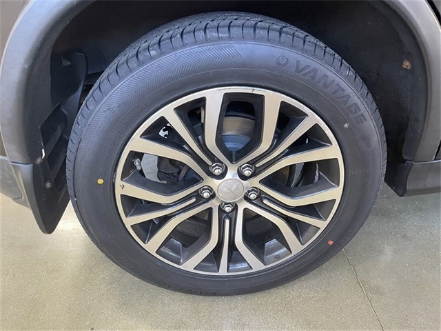 Mitsubishi Outlander Sport 2.0 ES 4WD CVT 2017