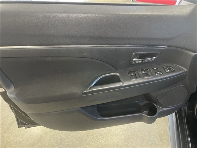 Mitsubishi Outlander Sport 2.0 ES 4WD CVT 2017