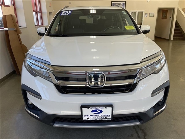 Honda Pilot Touring w/Rear Captain's Chairs AWD 2020