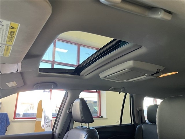 Honda Pilot Touring w/Rear Captain's Chairs AWD 2020