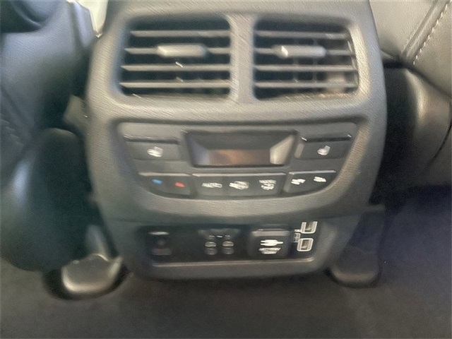 Honda Pilot Touring w/Rear Captain's Chairs AWD 2020