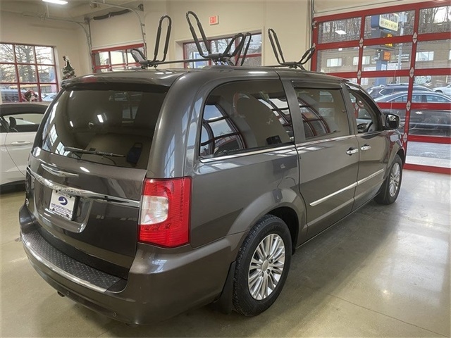 Chrysler Town & Country Touring-L 2015