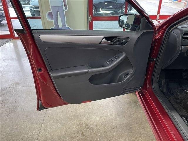 Volkswagen Jetta 1.4T SE 6A 2017