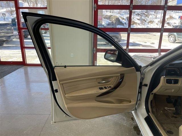 BMW 3-Series 320i xDrive 2015