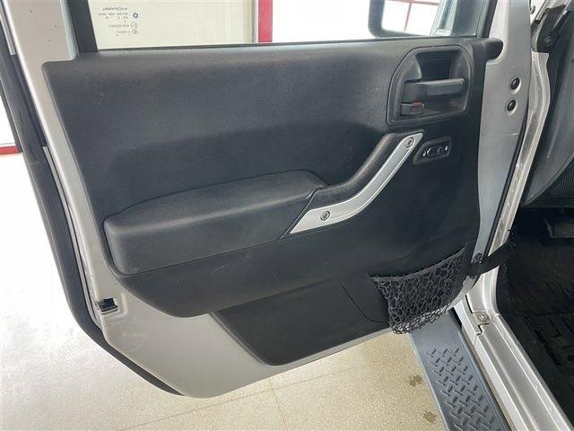Jeep Wrangler Unlimited Sahara 4WD 2012