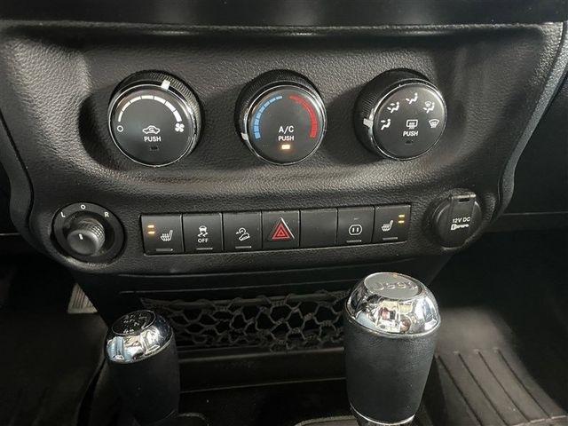 Jeep Wrangler Unlimited Sahara 4WD 2012