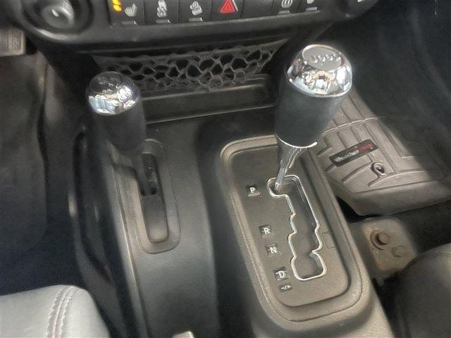Jeep Wrangler Unlimited Sahara 4WD 2012