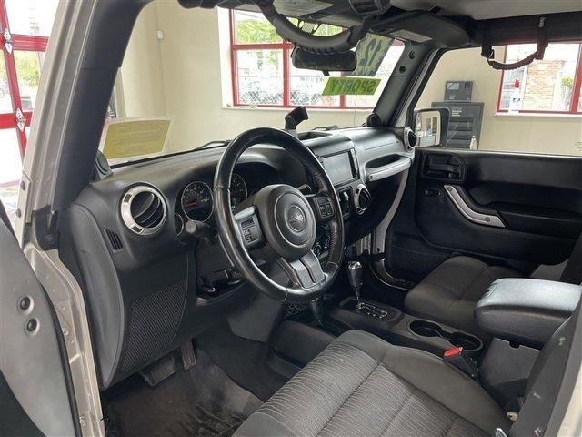 Jeep Wrangler Unlimited Sahara 4WD 2012