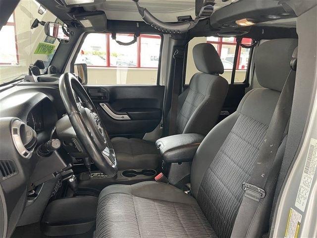 Jeep Wrangler Unlimited Sahara 4WD 2012