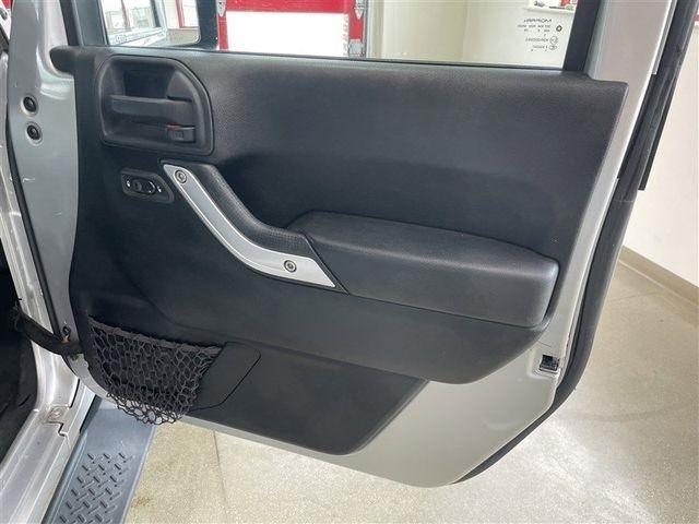 Jeep Wrangler Unlimited Sahara 4WD 2012