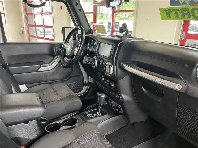 Jeep Wrangler Unlimited Sahara 4WD 2012