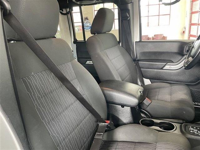 Jeep Wrangler Unlimited Sahara 4WD 2012