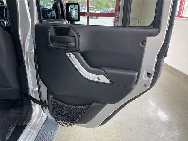 Jeep Wrangler Unlimited Sahara 4WD 2012
