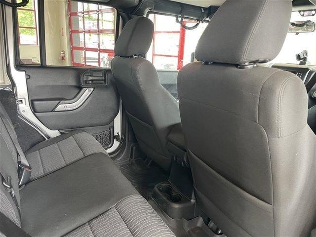 Jeep Wrangler Unlimited Sahara 4WD 2012