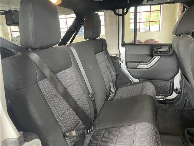 Jeep Wrangler Unlimited Sahara 4WD 2012