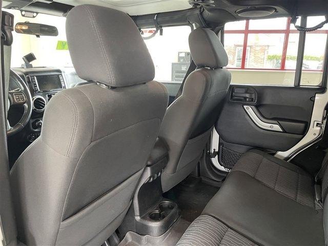Jeep Wrangler Unlimited Sahara 4WD 2012