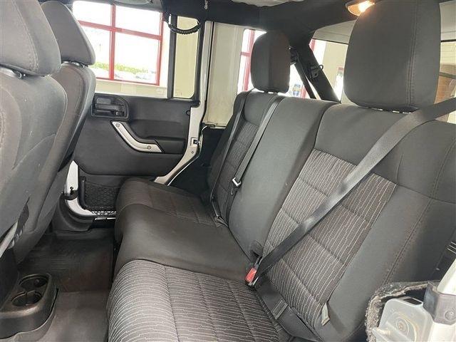 Jeep Wrangler Unlimited Sahara 4WD 2012