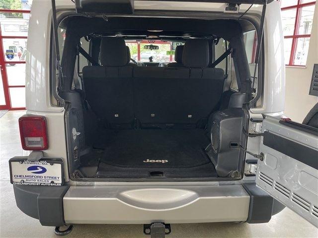 Jeep Wrangler Unlimited Sahara 4WD 2012