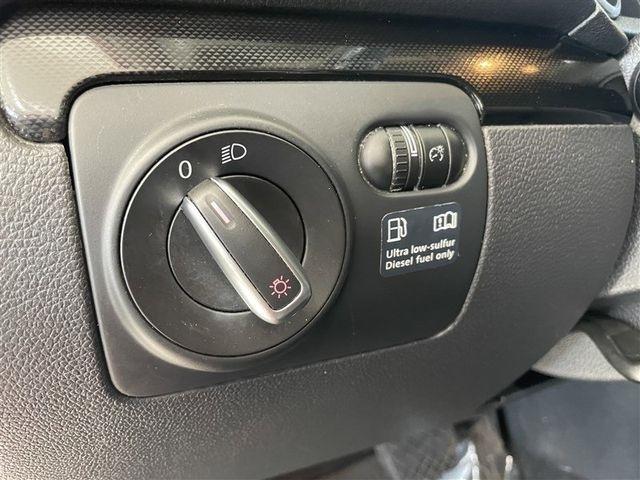 Volkswagen Jetta SportWagen 2.0L TDI 2011