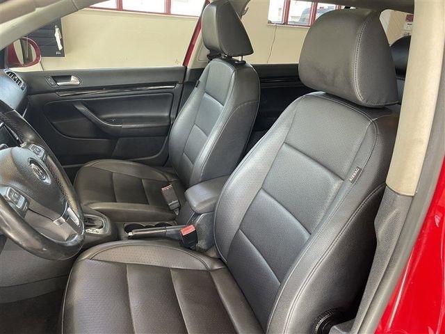 Volkswagen Jetta SportWagen 2.0L TDI 2011