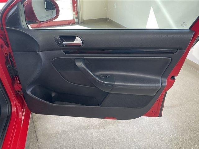 Volkswagen Jetta SportWagen 2.0L TDI 2011