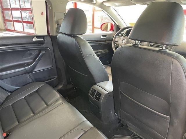 Volkswagen Jetta SportWagen 2.0L TDI 2011