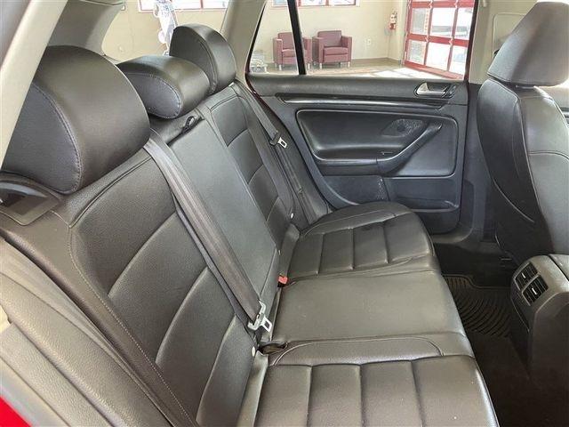 Volkswagen Jetta SportWagen 2.0L TDI 2011