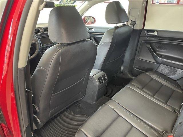 Volkswagen Jetta SportWagen 2.0L TDI 2011