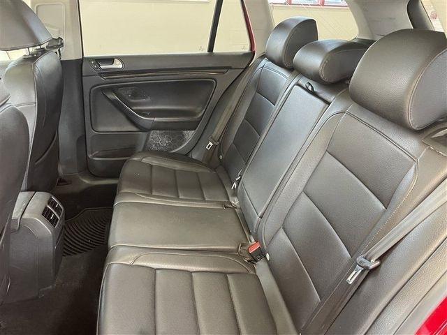 Volkswagen Jetta SportWagen 2.0L TDI 2011