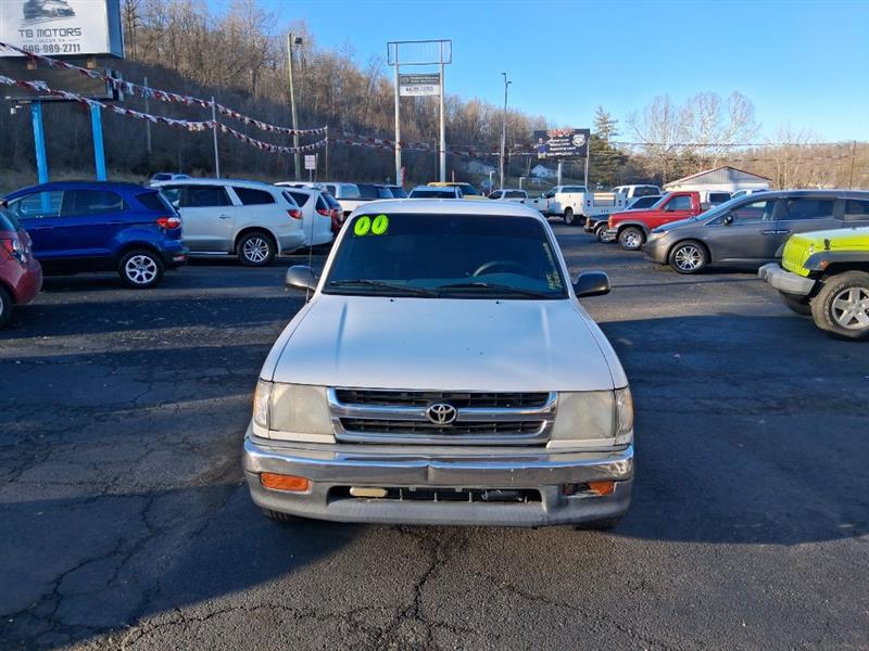 Toyota Tacoma Xtracab 2WD 2000