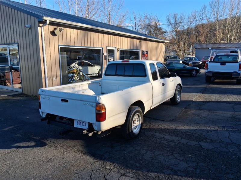 Toyota Tacoma Xtracab 2WD 2000