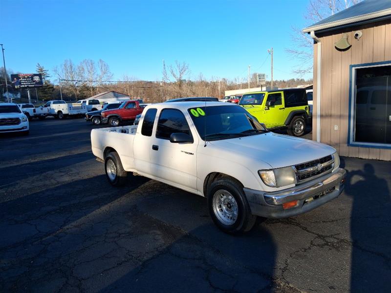 Toyota Tacoma Xtracab 2WD 2000