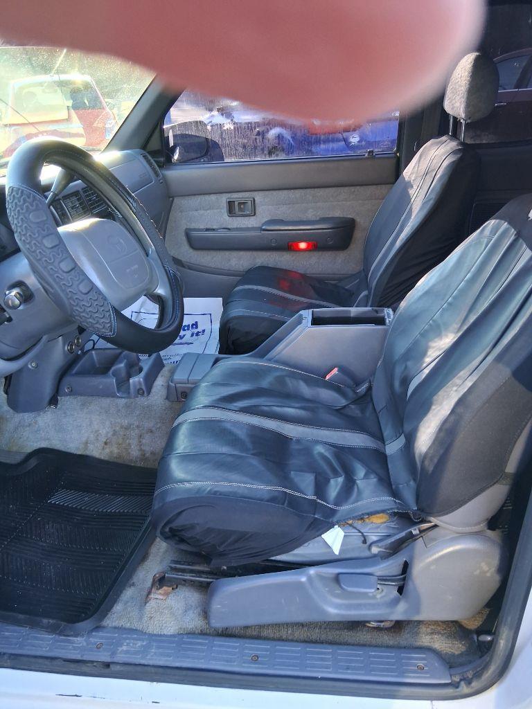 Toyota Tacoma Xtracab 2WD 2000