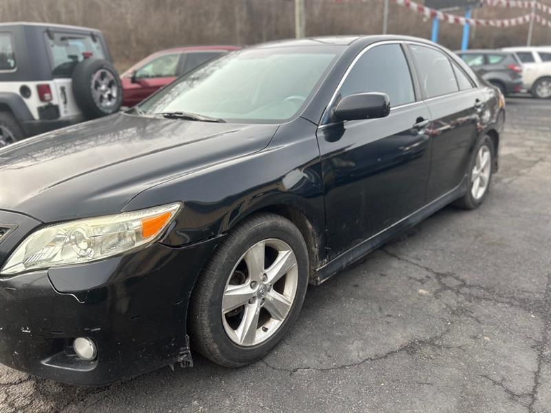 Toyota Camry SE 6-Spd MT 2011