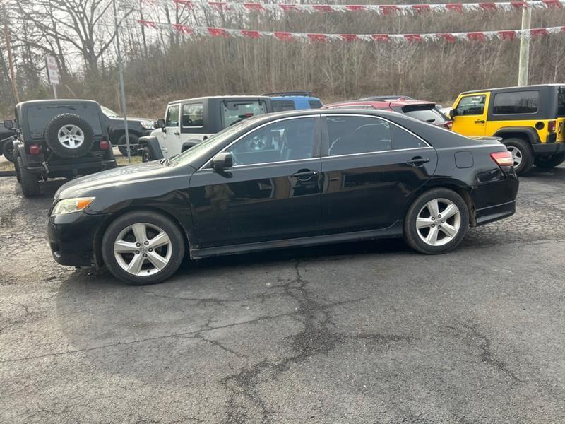 Toyota Camry SE 6-Spd MT 2011