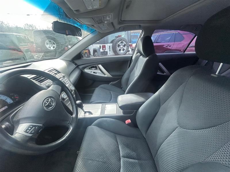 Toyota Camry SE 6-Spd MT 2011