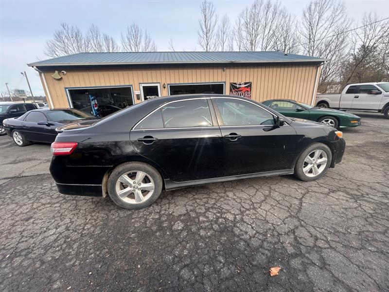 Toyota Camry SE 6-Spd MT 2011