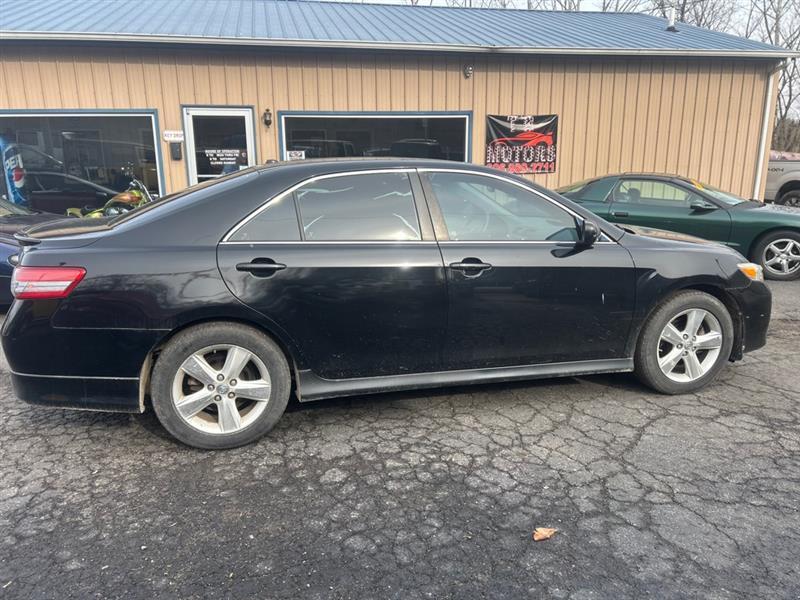 Toyota Camry SE 6-Spd MT 2011