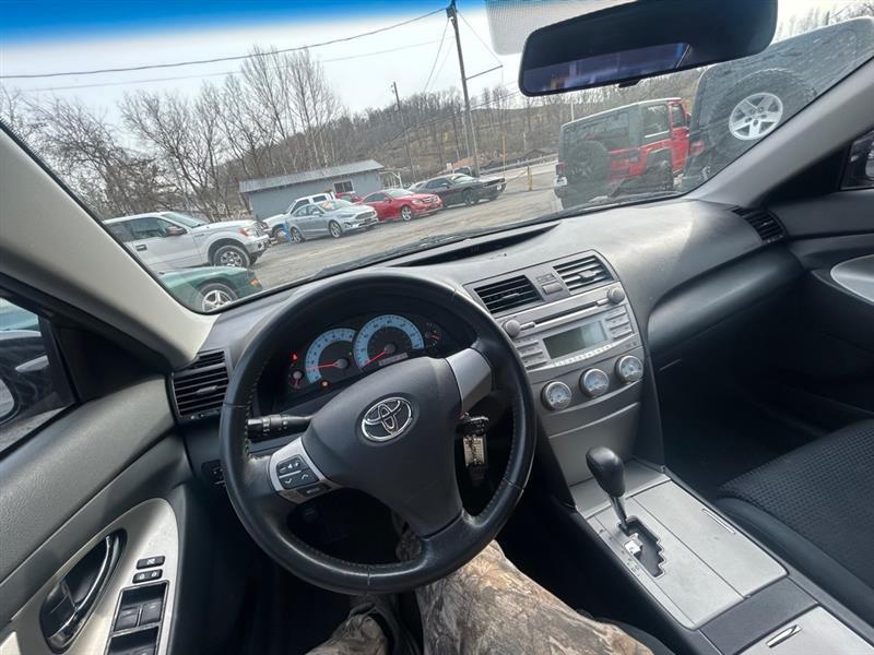 Toyota Camry SE 6-Spd MT 2011