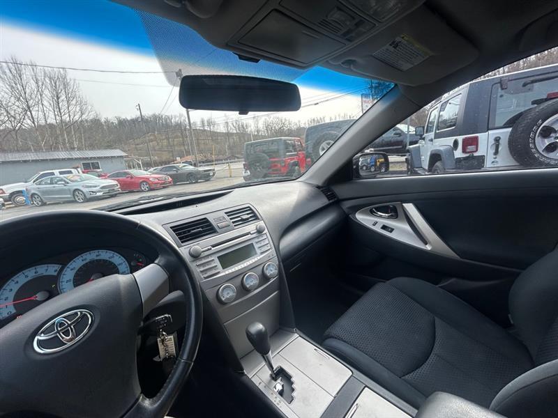 Toyota Camry SE 6-Spd MT 2011