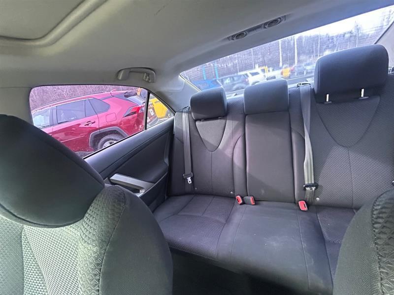 Toyota Camry SE 6-Spd MT 2011