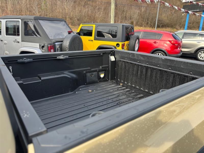 Toyota Tacoma SR5 Double Cab Long Bed V6 6AT 4WD 2017