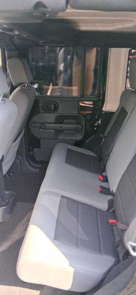 Jeep Wrangler Unlimited Sport 4WD 2010