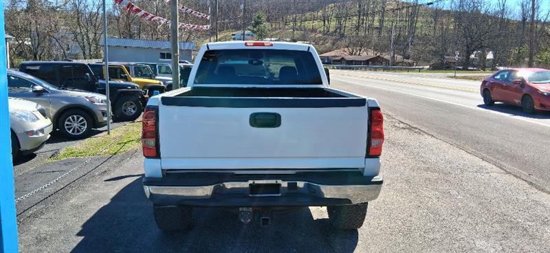 Chevrolet Silverado 2500HD LT Crew Cab Long Bed 4WD 2005