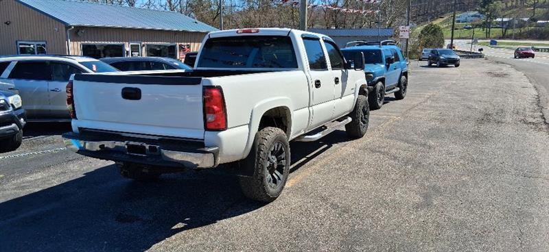 Chevrolet Silverado 2500HD LT Crew Cab Long Bed 4WD 2005