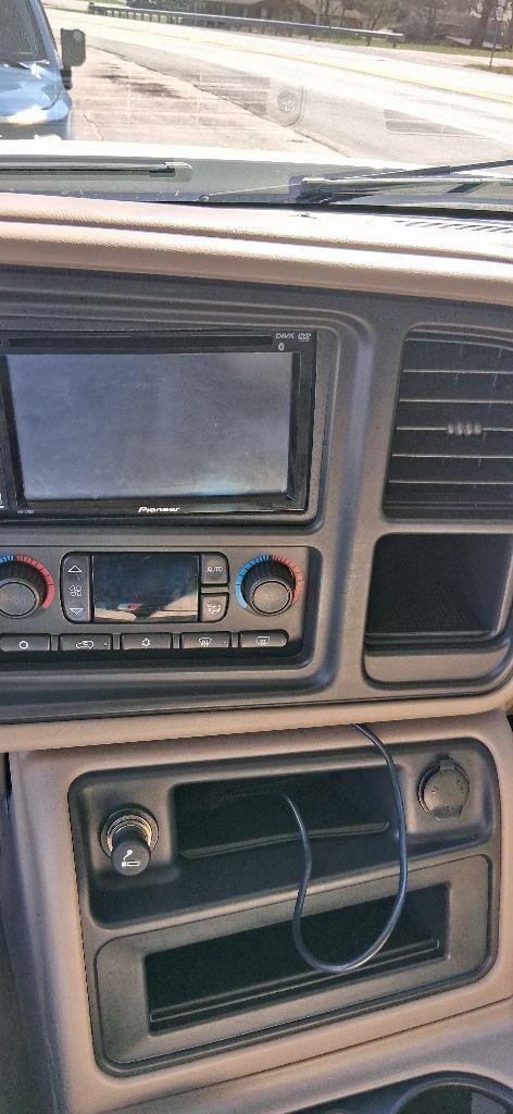 Chevrolet Silverado 2500HD LT Crew Cab Long Bed 4WD 2005