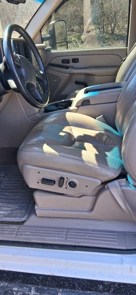 Chevrolet Silverado 2500HD LT Crew Cab Long Bed 4WD 2005