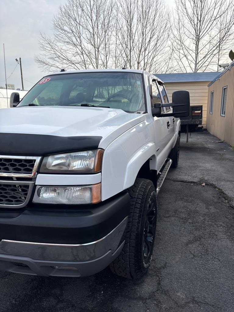 Chevrolet Silverado 2500HD LT Crew Cab Long Bed 4WD 2005